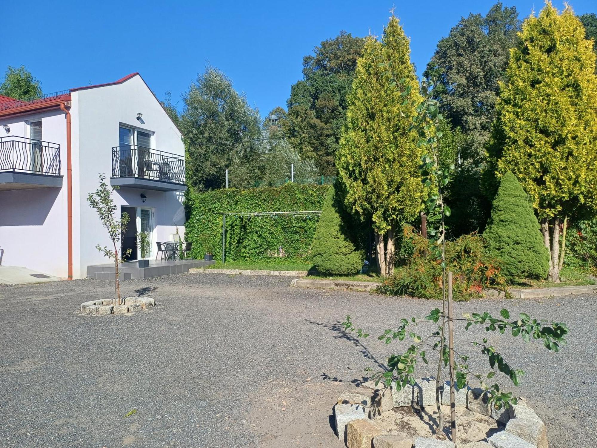 Gosciniec Solan Hotel Jeleniow Exterior foto