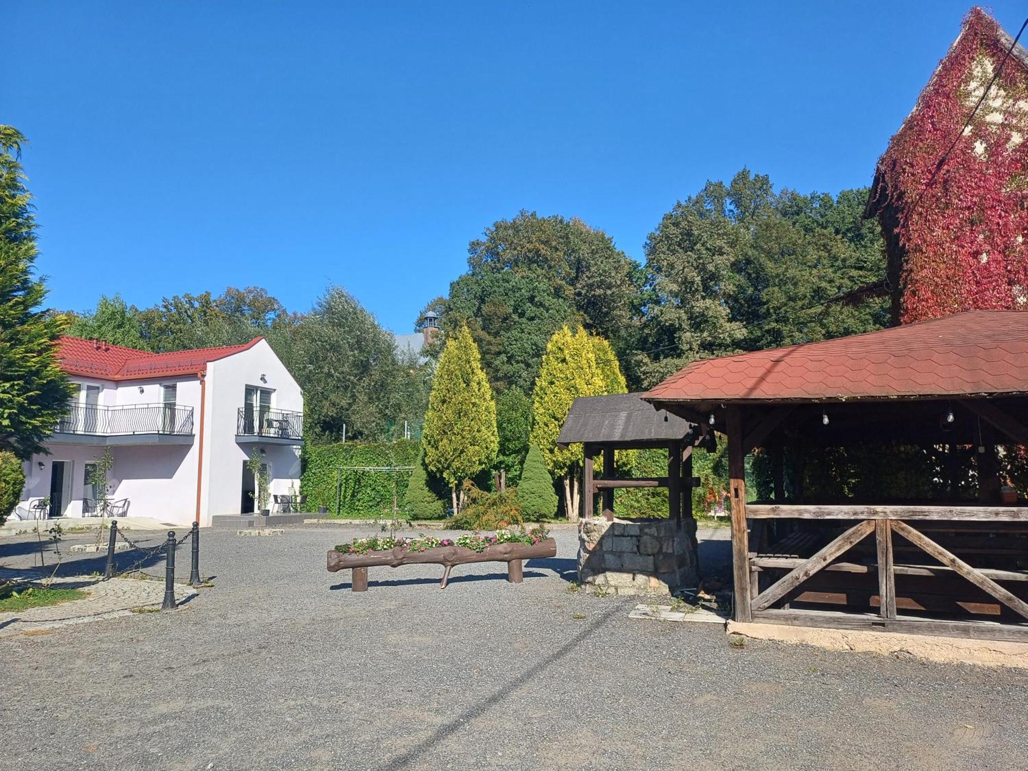 Gosciniec Solan Hotel Jeleniow Exterior foto